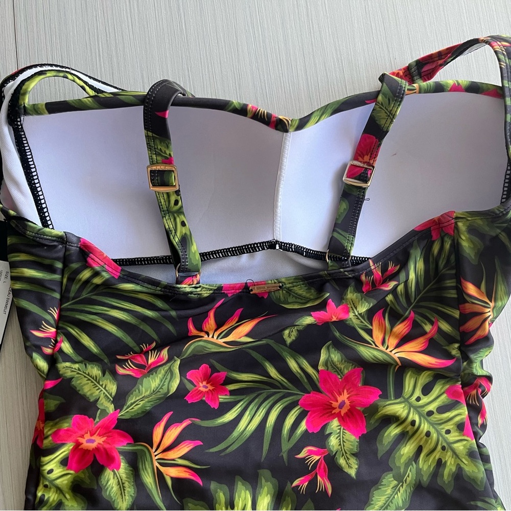 Swimsuit - Picture 12 of 13